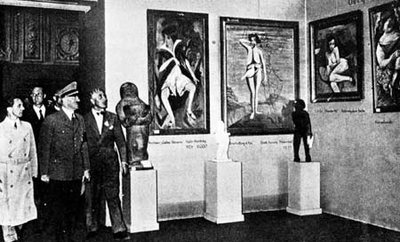 HITLER EN EXPOSICIÓN ARTE DEGENERADO