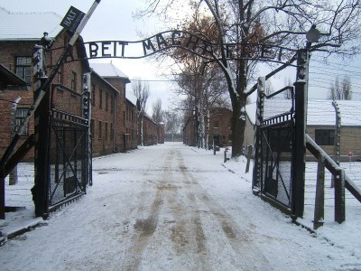La entrada al campo de Auschwitz