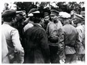 TROTSKY JUNTO A MIEMBROS DEL EJÉRCITO ROJO 