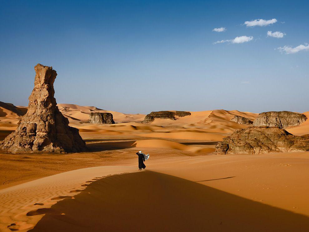 TUAREG ATRAVESANDO EL DESIERTO EN ARGELIA